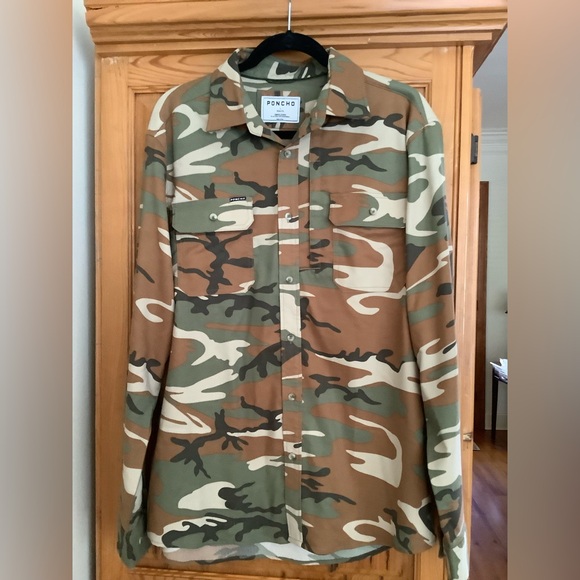 Poncho Men's Casual Camouflage Button Down Shirt - Picture 1 of 5